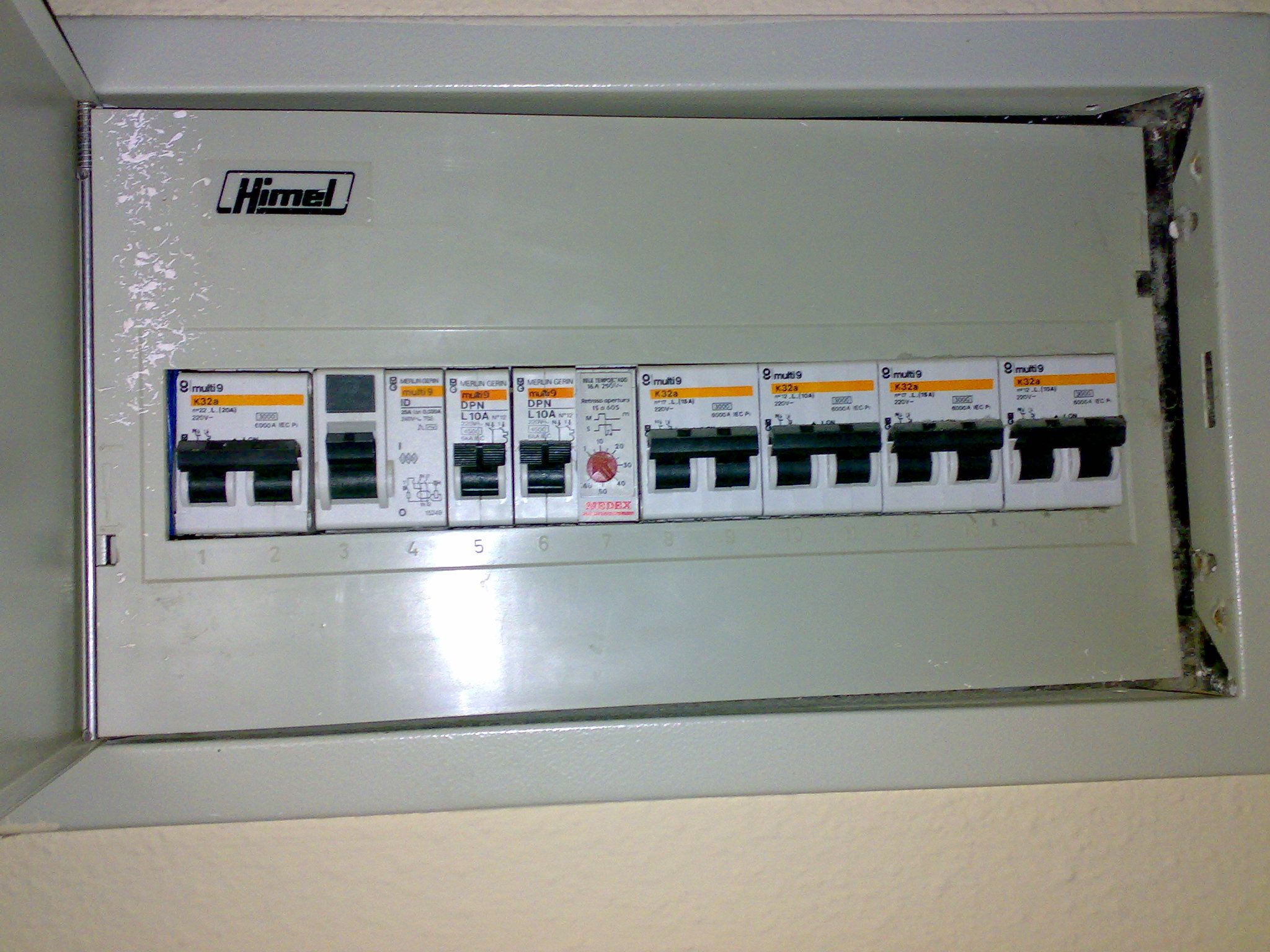 circuit-breakers-for-mains-panel